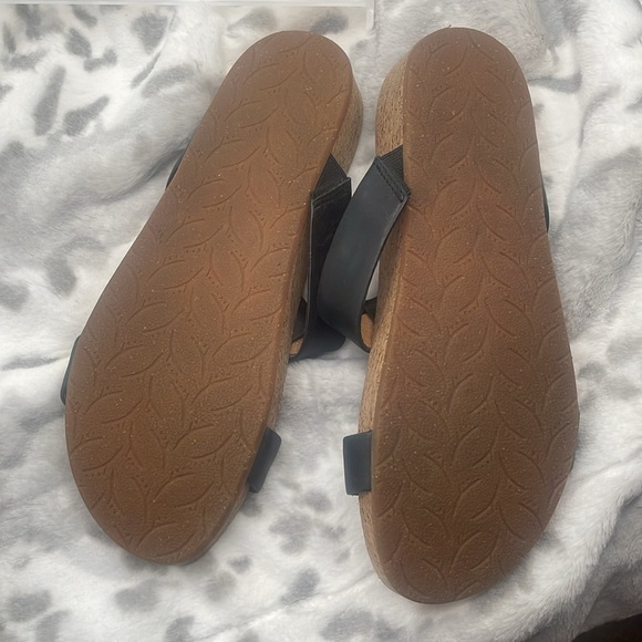 Naya Belle Embellished Black Leather Sandals, size 8 - Picture 4 of 7